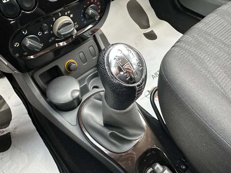 Dacia Duster 1.6i 105 к.с./ГАРАНЦИЯ ОТ КЕНТАВЪР! 6 МЕСЕЦА И, снимка 12 - Автомобили и джипове - 52175565
