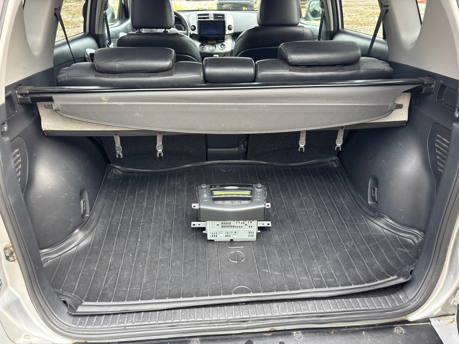Toyota Rav4 2.2 D-4D, снимка 14 - Автомобили и джипове - 55195337