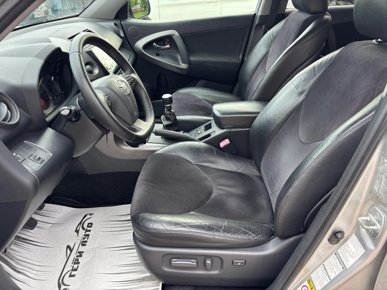 Toyota Rav4 2.2 D-4D, снимка 8 - Автомобили и джипове - 55195337