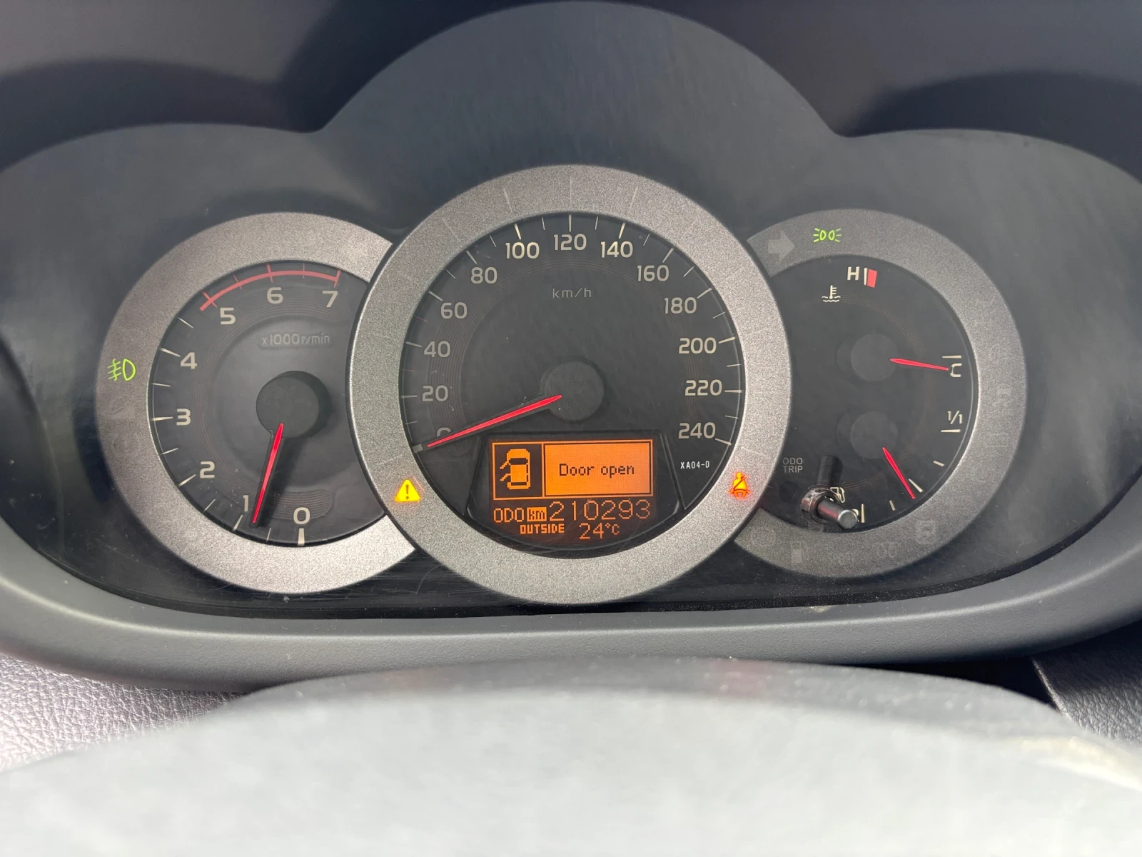 Toyota Rav4 2.2 D-4D, снимка 11 - Автомобили и джипове - 55195337