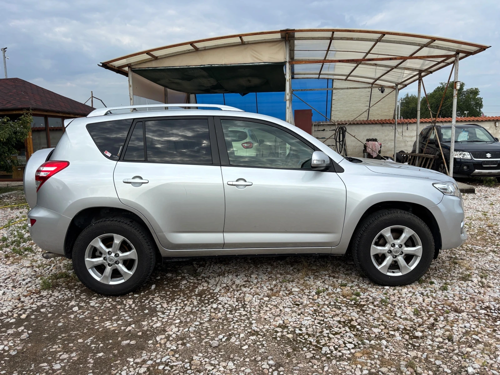 Toyota Rav4 2.2 D-4D, снимка 6 - Автомобили и джипове - 55195337