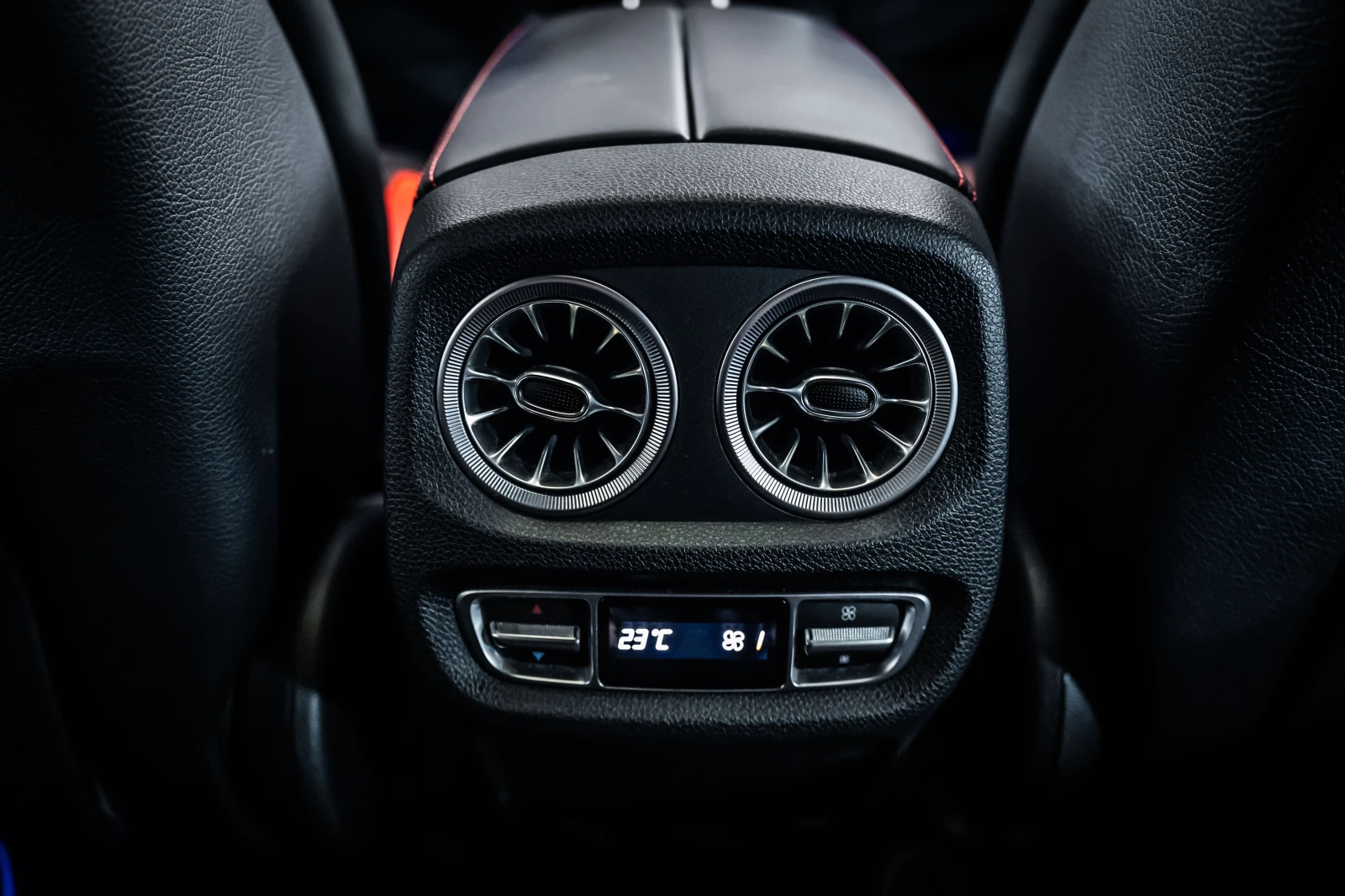 Mercedes-Benz G 63 AMG Edition 1* Carbon* Pano* Burmester, снимка 15 - Автомобили и джипове - 55529142