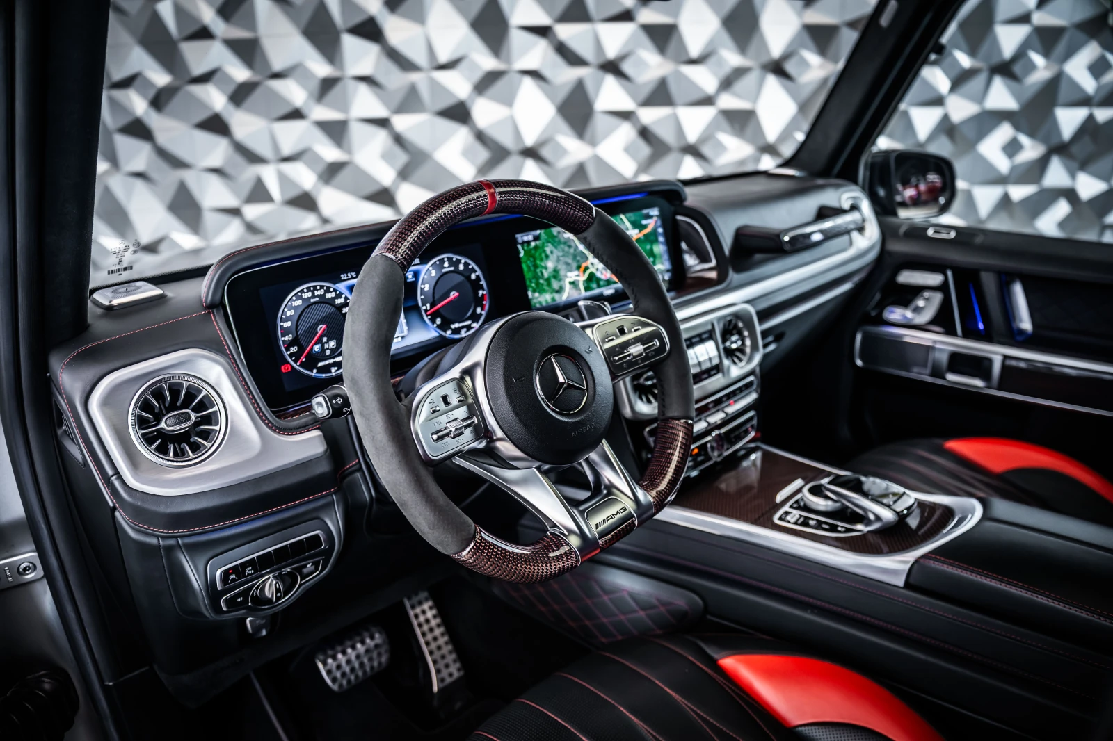 Mercedes-Benz G 63 AMG Edition 1* Carbon* Pano* Burmester, снимка 8 - Автомобили и джипове - 55529142