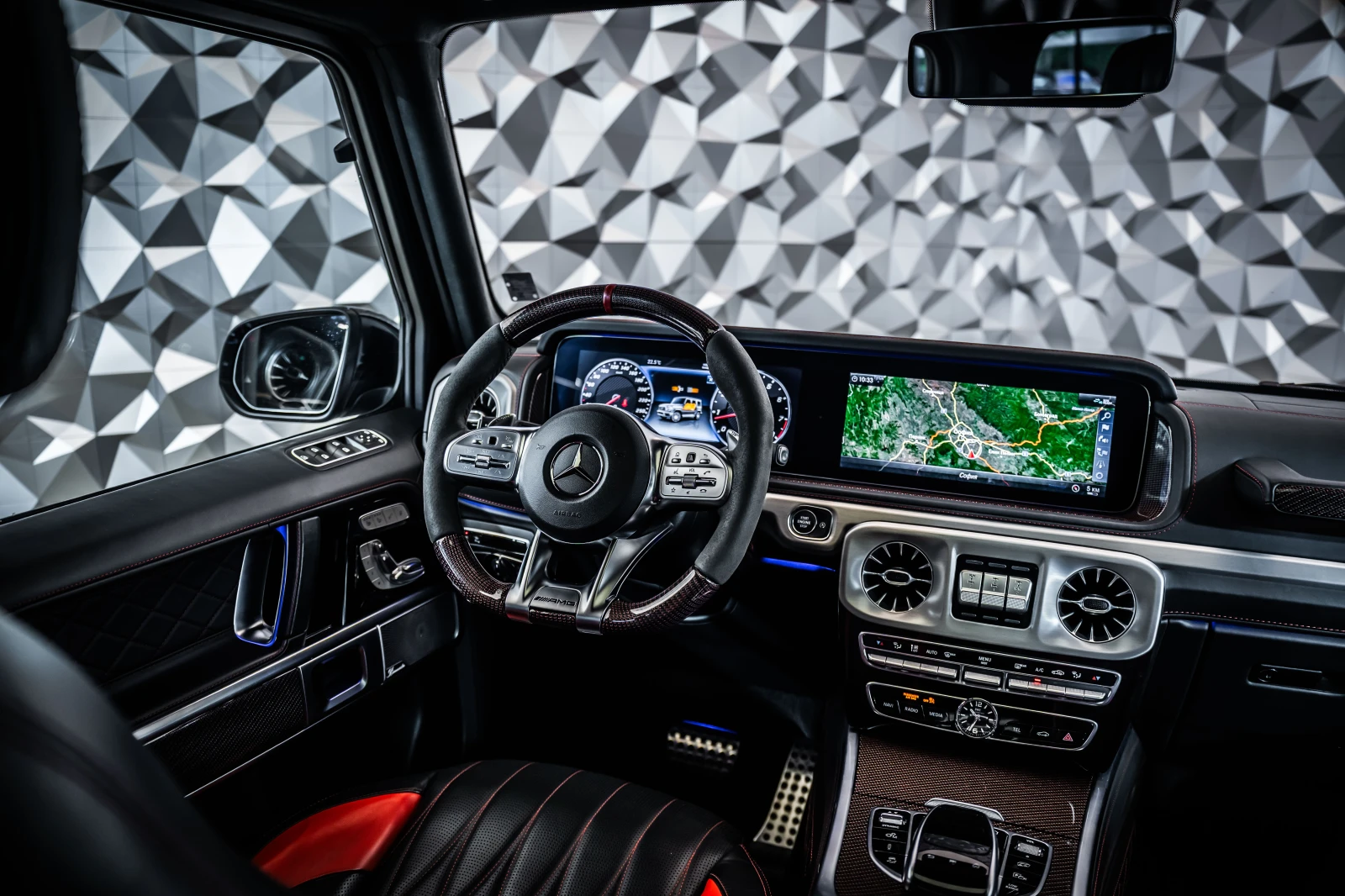 Mercedes-Benz G 63 AMG Edition 1* Carbon* Pano* Burmester, снимка 10 - Автомобили и джипове - 55529142