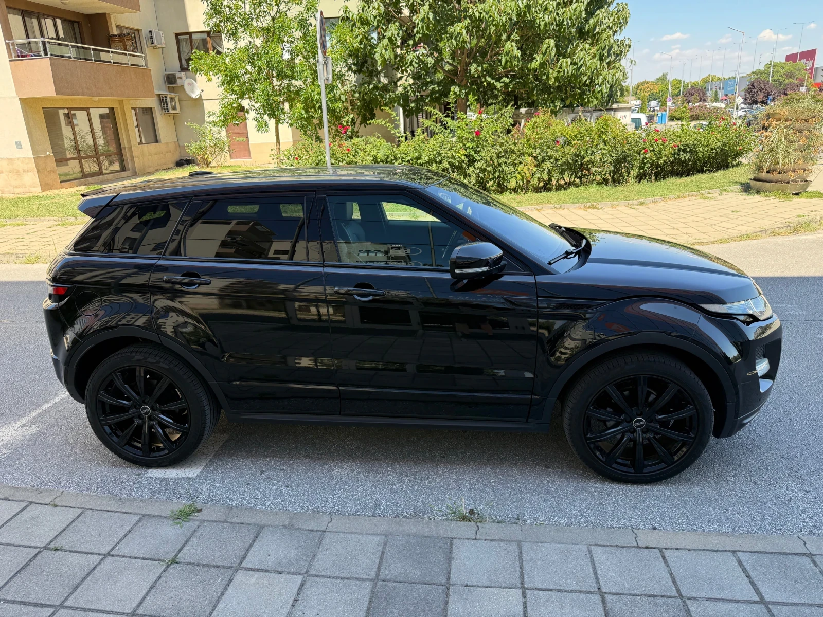 Land Rover Evoque 2.0 si 4x4  Black Edition-Full, снимка 4 - Автомобили и джипове - 55675072