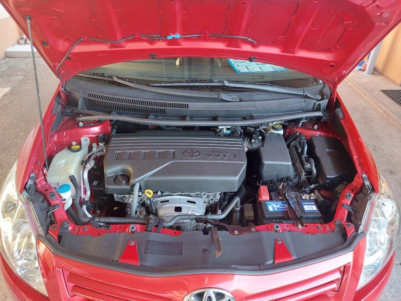 Toyota Auris 1.3, 6 ск, снимка 8 - Автомобили и джипове - 46270075