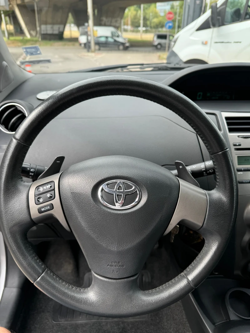 Toyota Yaris 1.3-VVTI AUTOMATIC, снимка 8 - Автомобили и джипове - 46977059