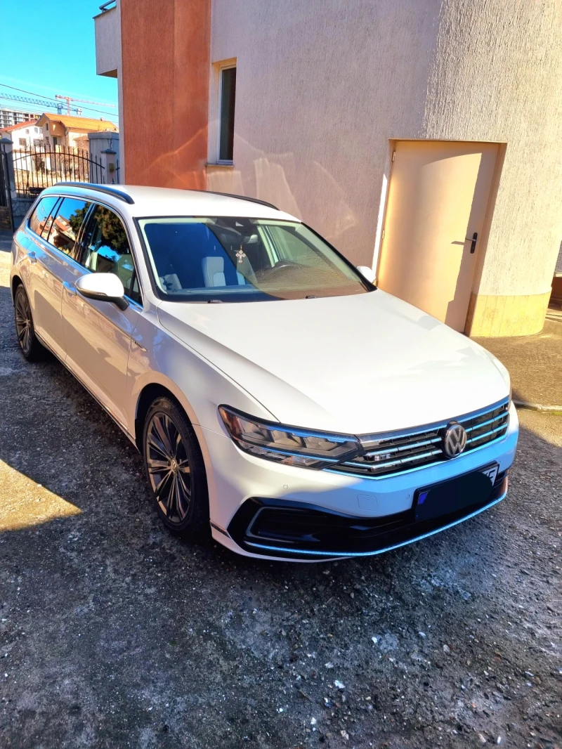 VW Passat ТОП ЦЕНА  GTE /PLUG IN/  ПЪЛНА СЕРВИЗНА ИСТОРИЯ , снимка 2 - Автомобили и джипове - 48523477