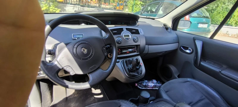 Renault Scenic 2.0, снимка 9 - Автомобили и джипове - 49415175