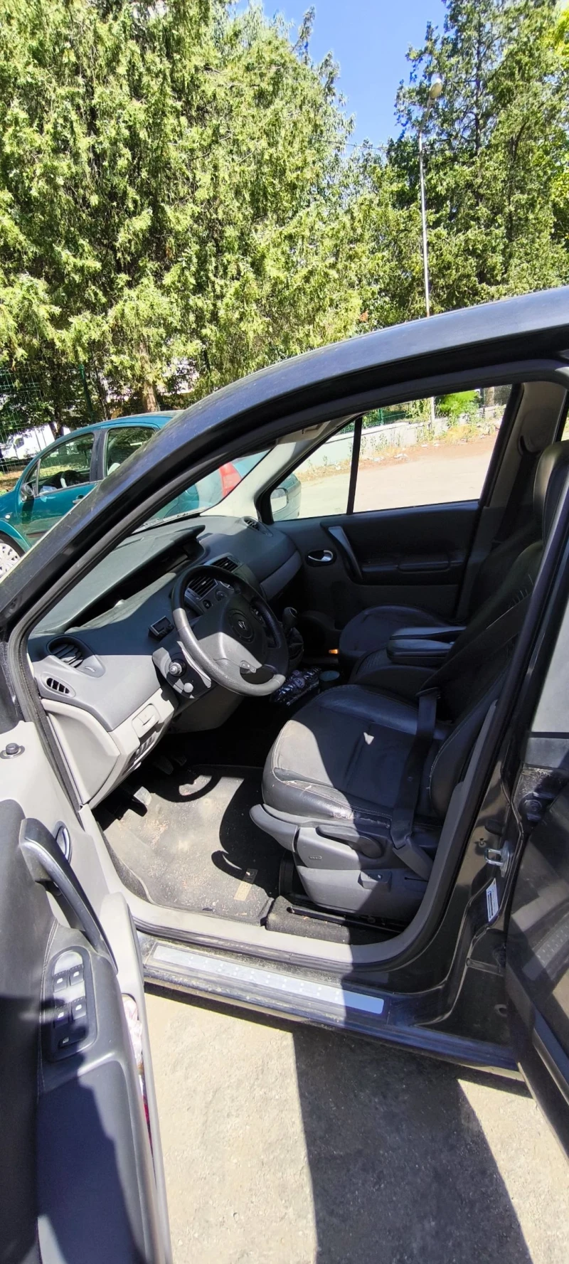 Renault Scenic 2.0, снимка 11 - Автомобили и джипове - 49415175