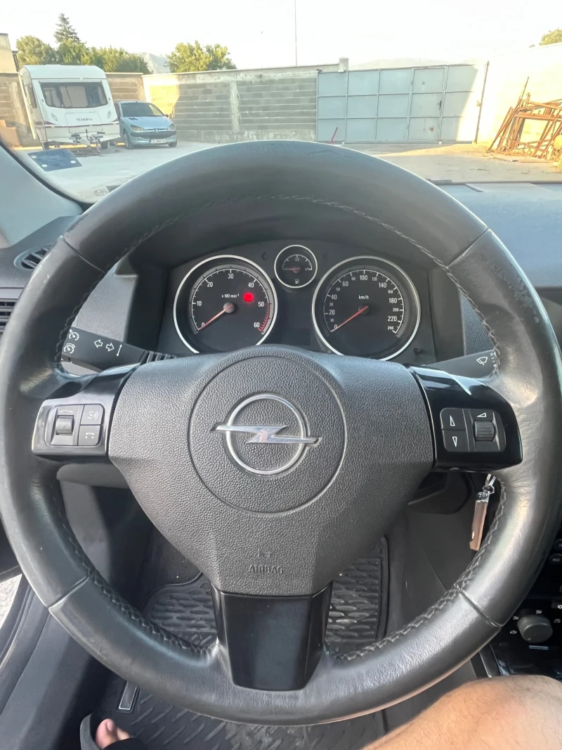 Opel Astra GTC 1.9 150 к.с., снимка 12 - Автомобили и джипове - 52419595