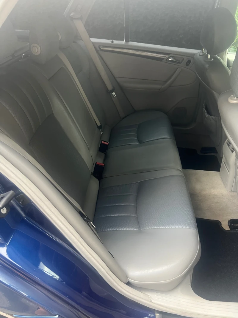 Mercedes-Benz C 220 Комби, снимка 11 - Автомобили и джипове - 51921148