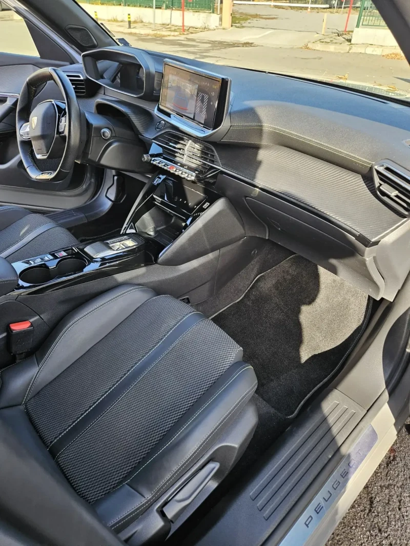 Peugeot 2008 e-2008 GT 54kWh, снимка 14 - Автомобили и джипове - 52443820