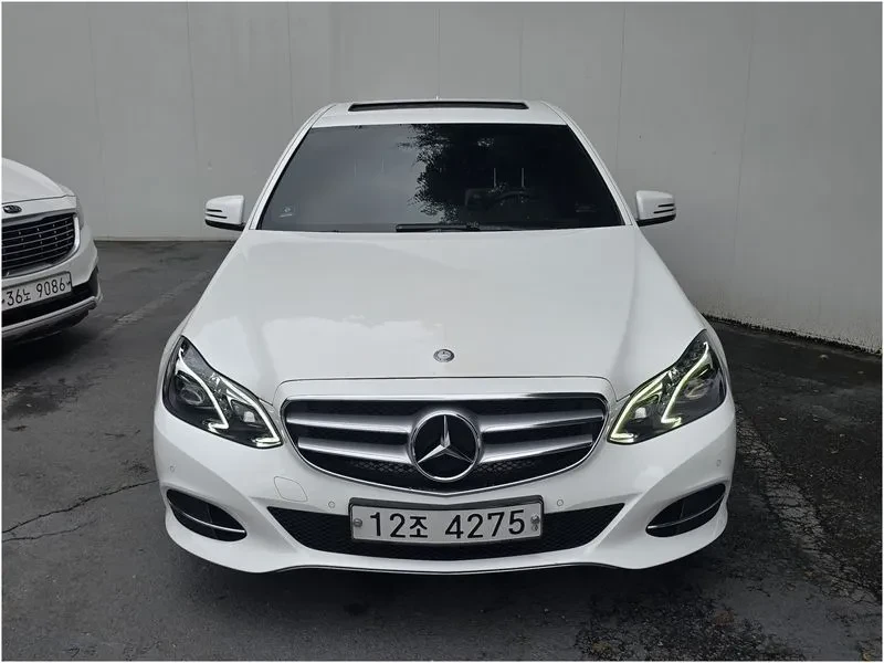 Mercedes-Benz E 220 CDI Avantgarde - САМО 30% АВАНС!, снимка 2 - Автомобили и джипове - 55441738