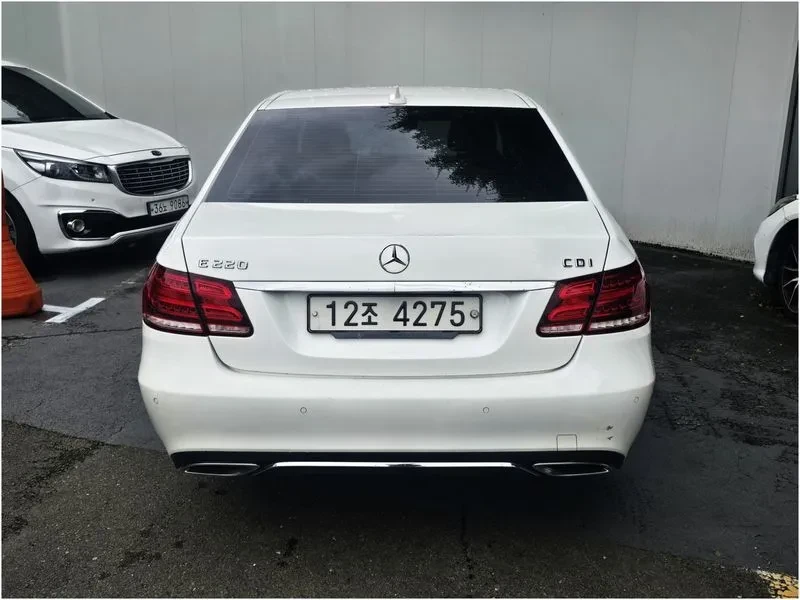 Mercedes-Benz E 220 CDI Avantgarde - САМО 30% АВАНС!, снимка 4 - Автомобили и джипове - 55441738
