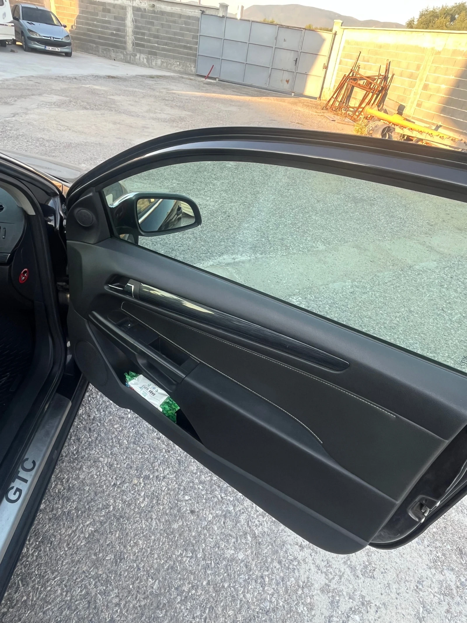 Opel Astra GTC 1.9 150 к.с. - изображение 5