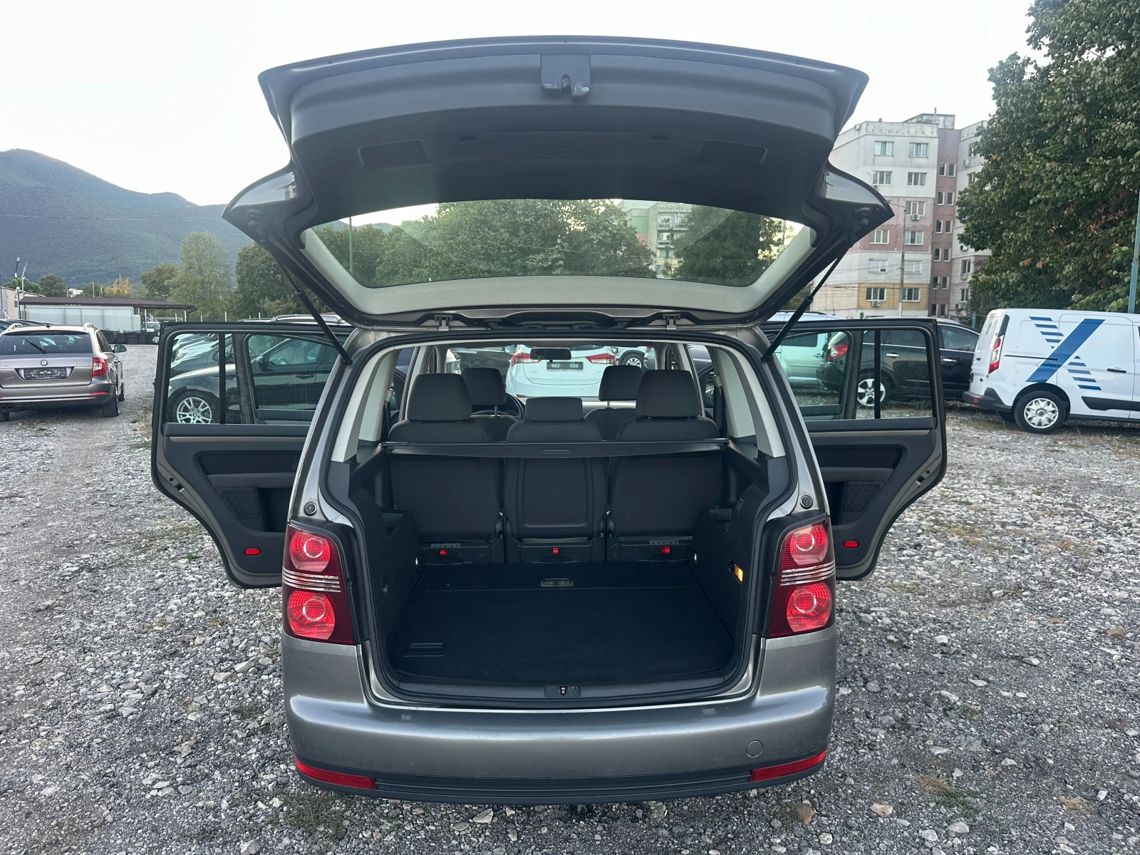 VW Touran 1.9TDI 105kc  | Mobile.bg   16