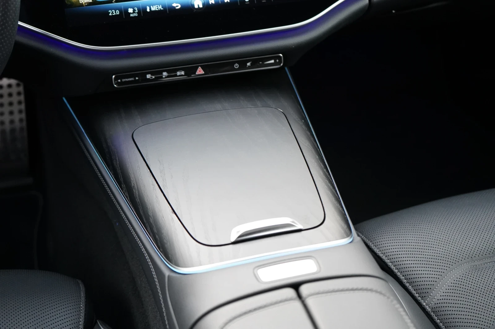 Mercedes-Benz E 300 � 4�* AMG* HYPERSCRENN* 360* KEYLESS* BURMESTER | Mobile.bg � ����������� 14