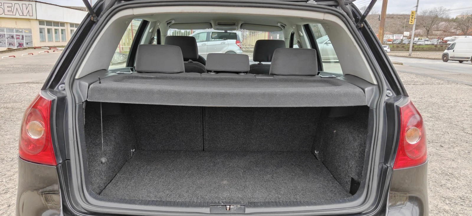 VW Golf 1.9TDI-5вр.05г, снимка 14 - Автомобили и джипове - 53894069