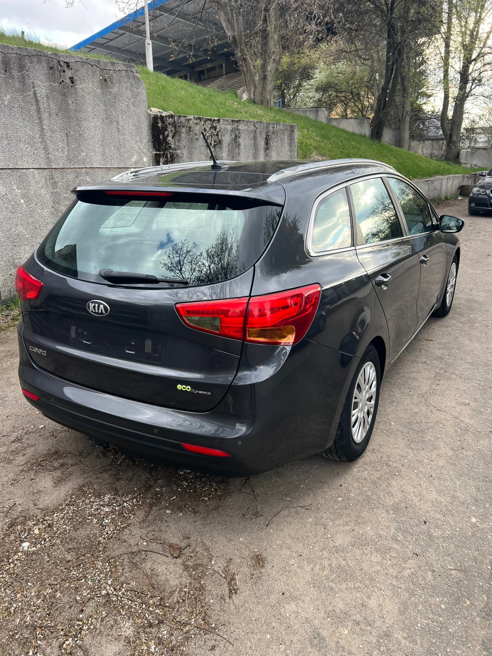 Kia Ceed 1.6 Business , снимка 4 - Автомобили и джипове - 54151813