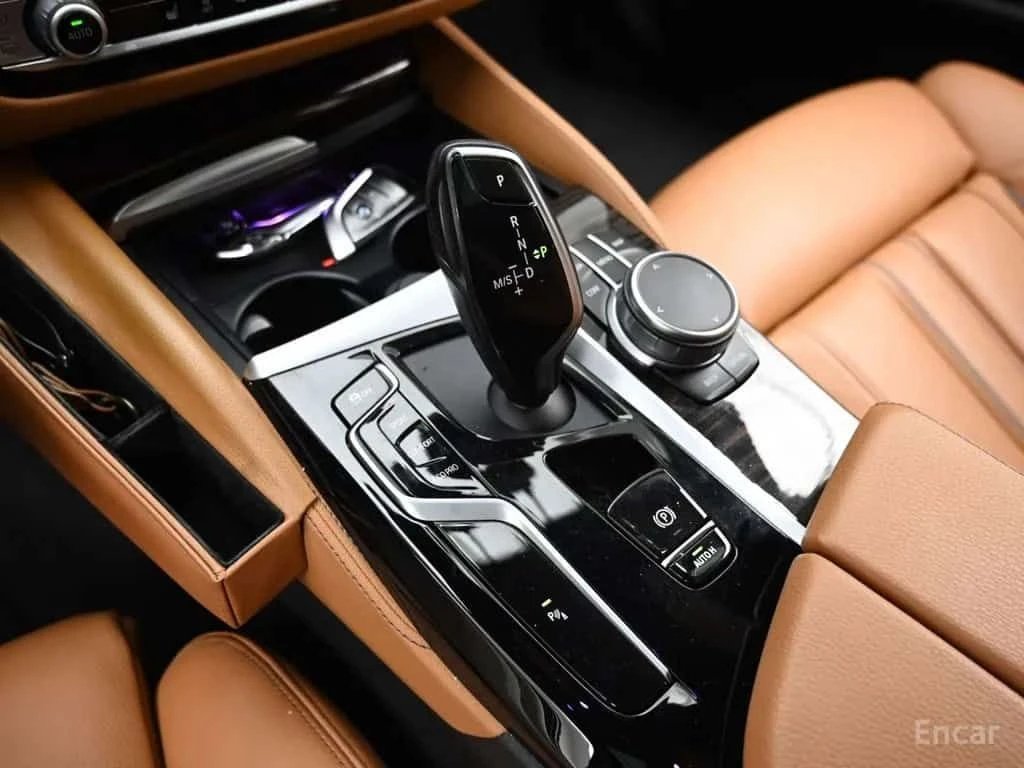 BMW 520 * 520i M Sport * CARFAX * ЦЕНА ДО БГ, снимка 9 - Автомобили и джипове - 55509905