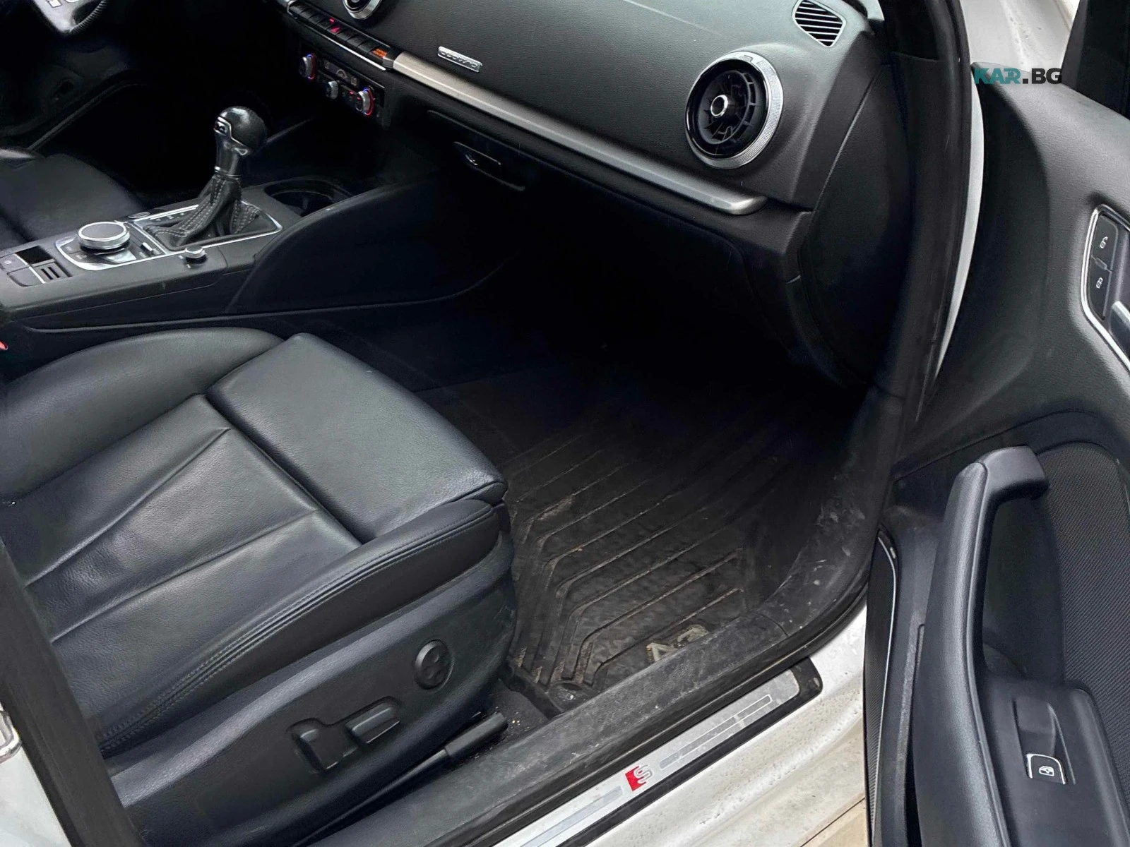 Audi A3 TECHNIK* ДИГ.ТАБЛО* KEYLESS* PANO, снимка 14 - Автомобили и джипове - 55754172