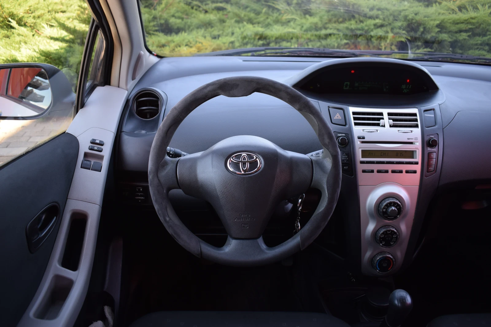 Toyota Yaris 1.3VVT-i/��������/87�.�/98.531��.��/������/4 ����� | Mobile.bg � ����������� 10