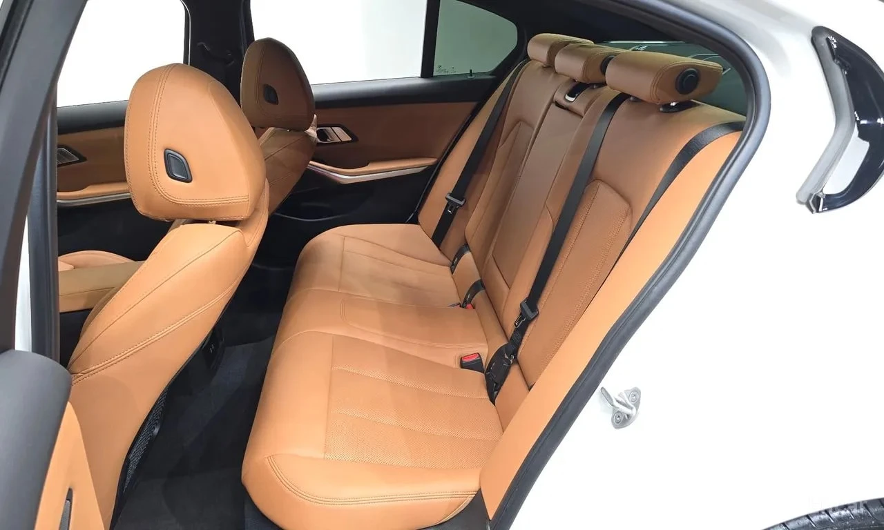 BMW 320 i M Sport * ЦЕНА ДО БЪЛГАРИЯ* , снимка 11 - Автомобили и джипове - 56103952