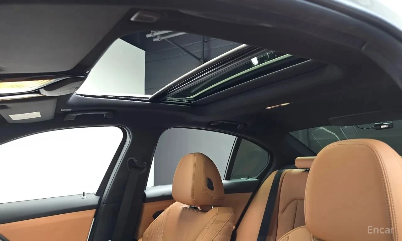 BMW 320 i M Sport * ЦЕНА ДО БЪЛГАРИЯ* , снимка 17 - Автомобили и джипове - 56103952