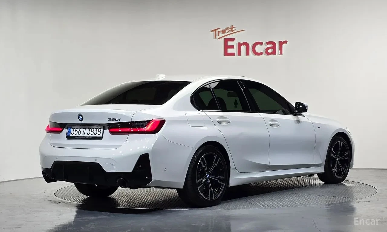 BMW 320 i M Sport * ЦЕНА ДО БЪЛГАРИЯ* , снимка 2 - Автомобили и джипове - 56103952