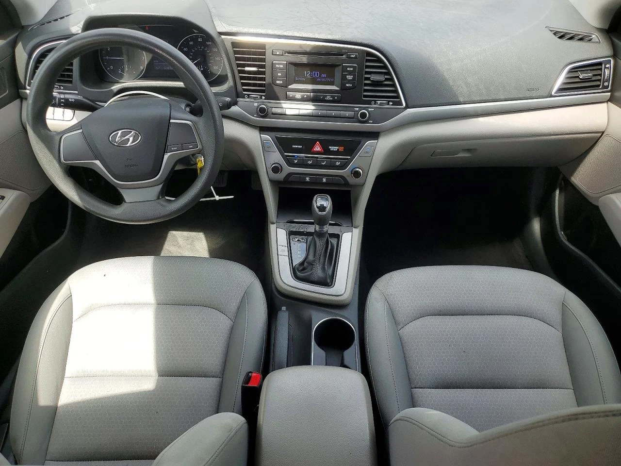 Hyundai Elantra 2.0l Se, снимка 8 - Автомобили и джипове - 56145217