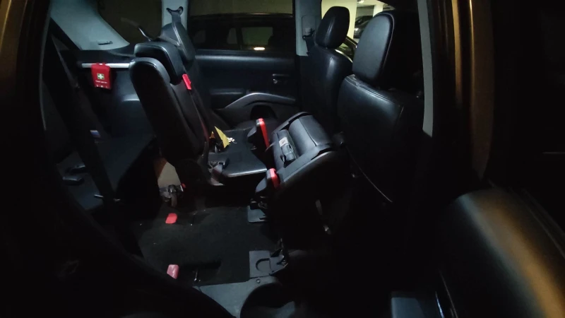 Citroen C-Crosser, снимка 14 - Автомобили и джипове - 52631093