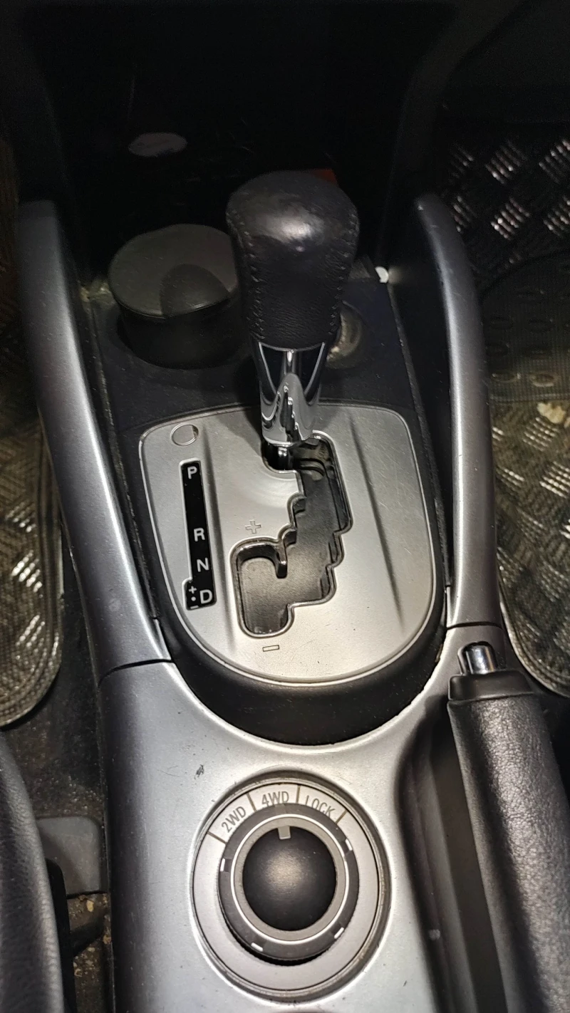 Citroen C-Crosser, снимка 8 - Автомобили и джипове - 52631093