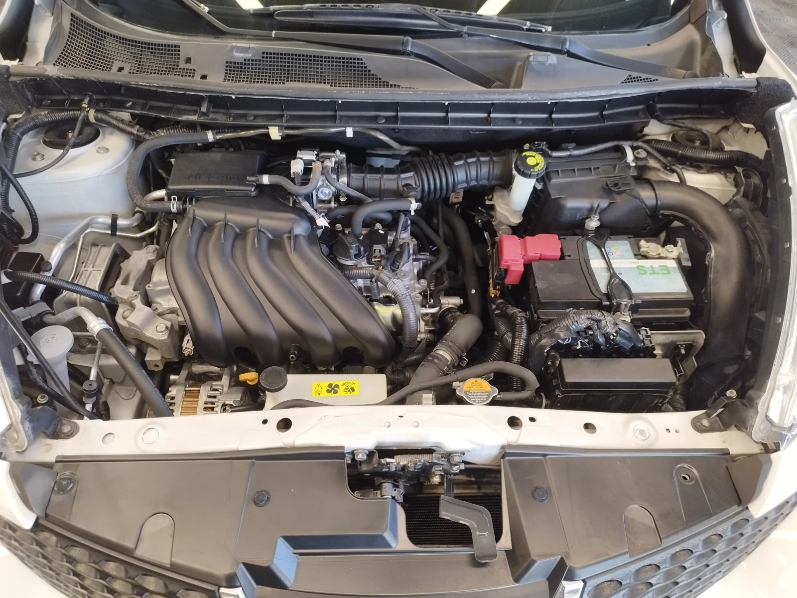 Nissan Juke 1.6 бензин, снимка 12 - Автомобили и джипове - 54138221