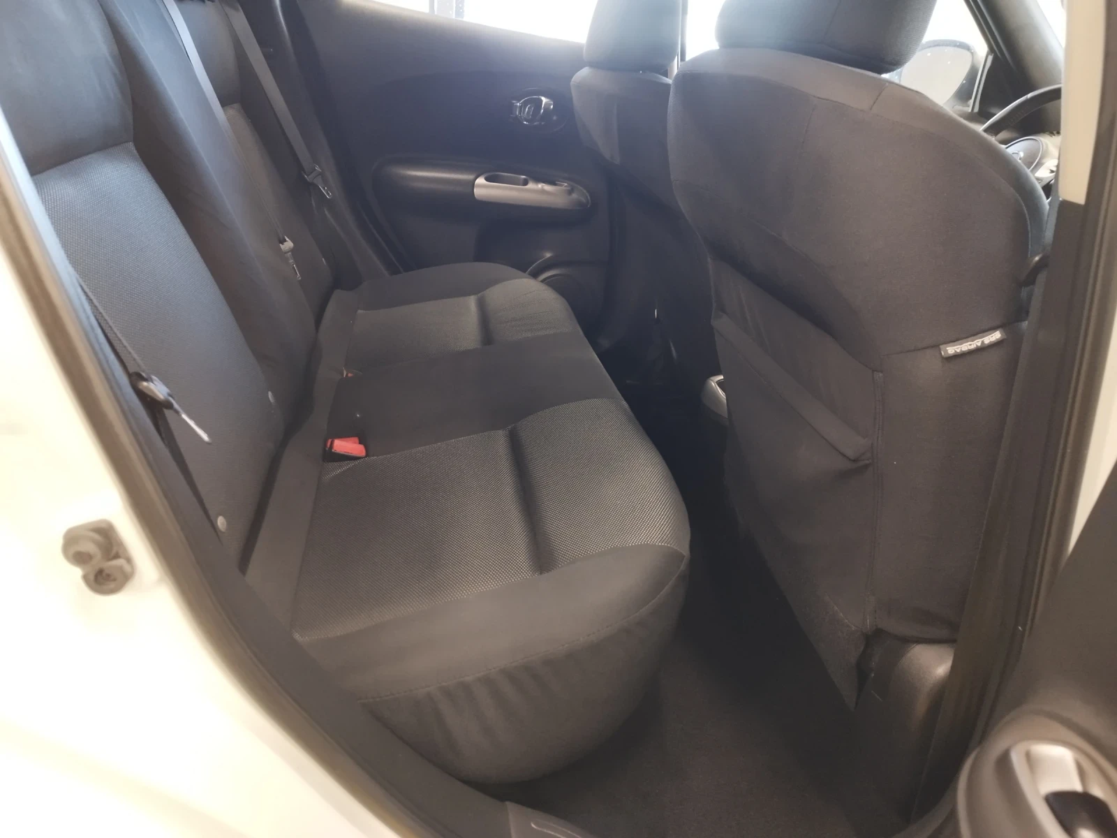 Nissan Juke 1.6 бензин, снимка 7 - Автомобили и джипове - 54138221