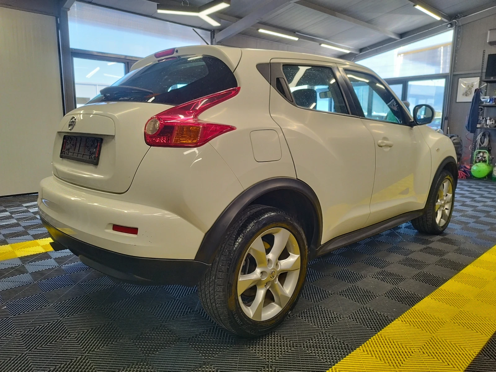 Nissan Juke 1.6 бензин, снимка 5 - Автомобили и джипове - 54138221
