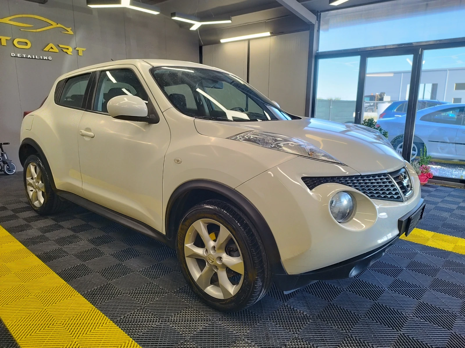 Nissan Juke 1.6 бензин, снимка 3 - Автомобили и джипове - 54138221