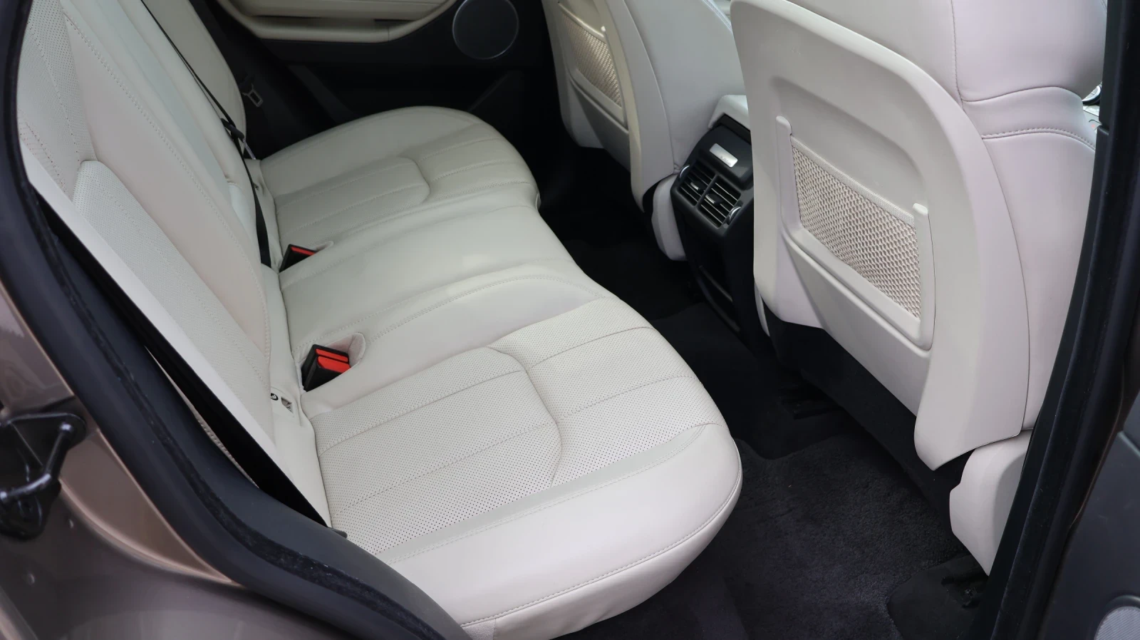 Land Rover Range Rover Evoque 2.0SD4 180 К.С. HSE 4Х4 Keyless, снимка 11 - Автомобили и джипове - 56184026