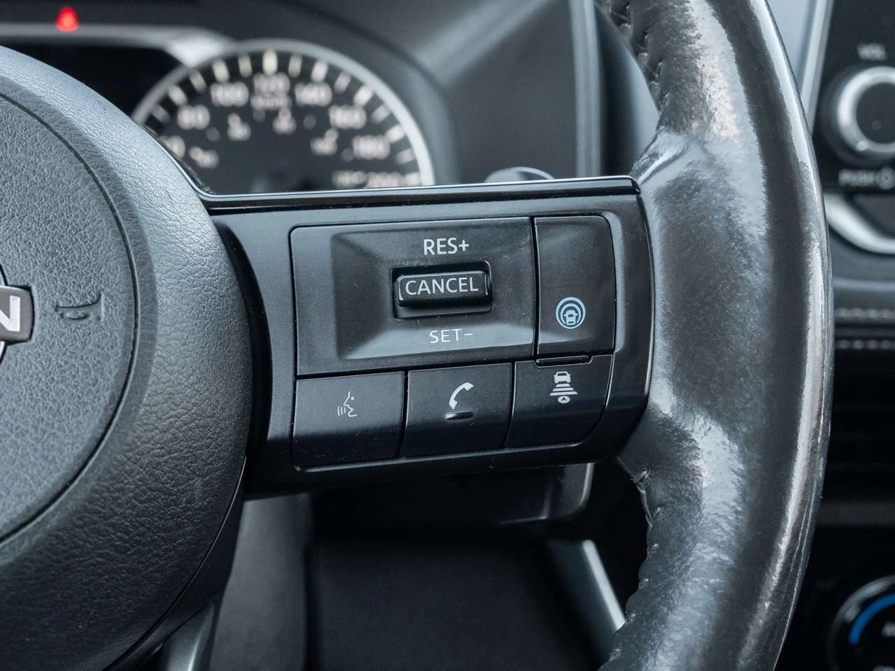 Nissan Rogue AWD SV Moonroof, Camera, Leather | Mobile.bg � ����������� 11