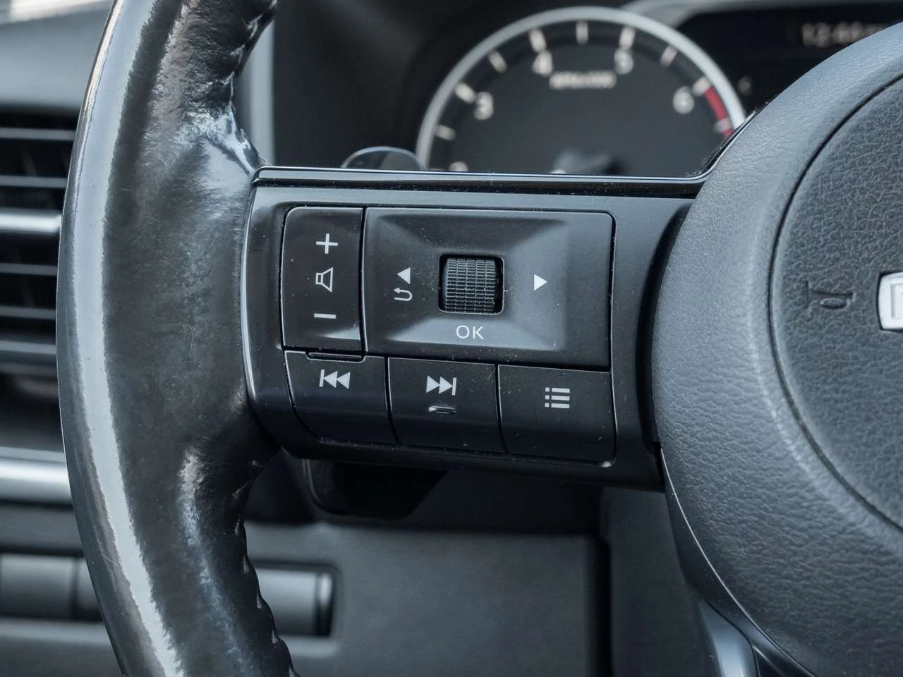 Nissan Rogue AWD SV Moonroof, Camera, Leather | Mobile.bg � ����������� 10