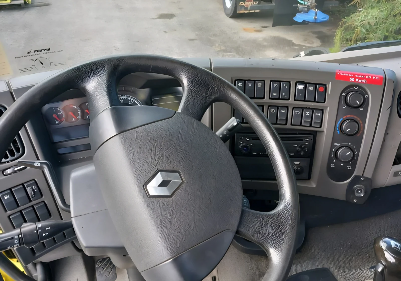 Renault Kerax 370DXI самосвал снегорин 4х4  - изображение 4