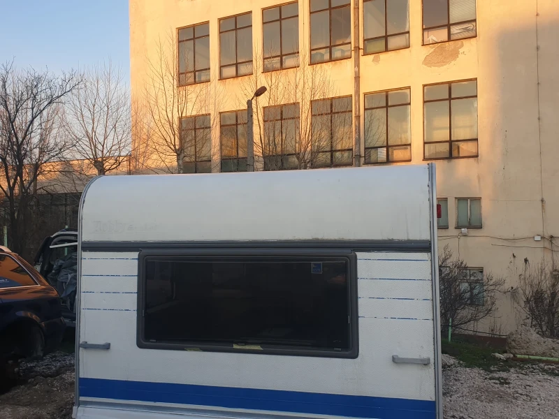 Каравана Hobby 2002, снимка 10 - Каравани и кемпери - 52476066