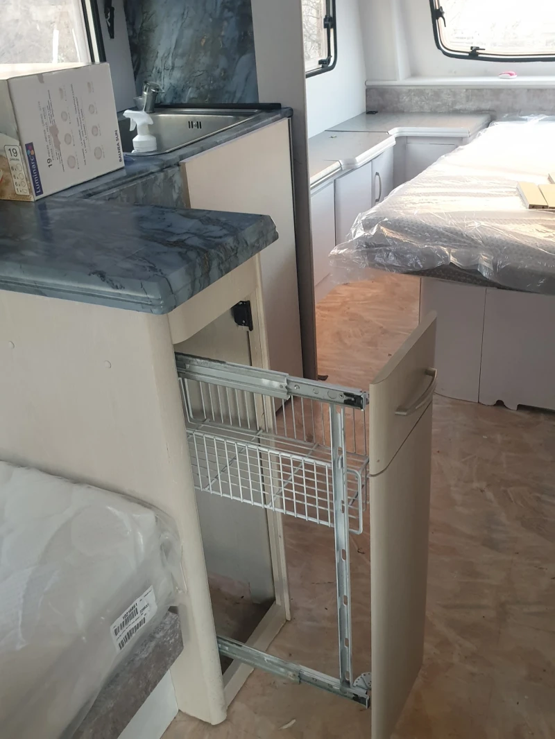 Каравана Hobby 2002, снимка 3 - Каравани и кемпери - 52476066