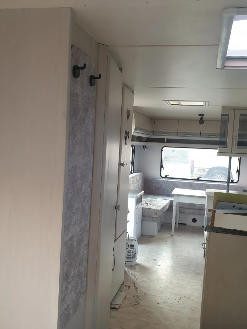 Каравана Hobby 2002, снимка 2 - Каравани и кемпери - 52476066