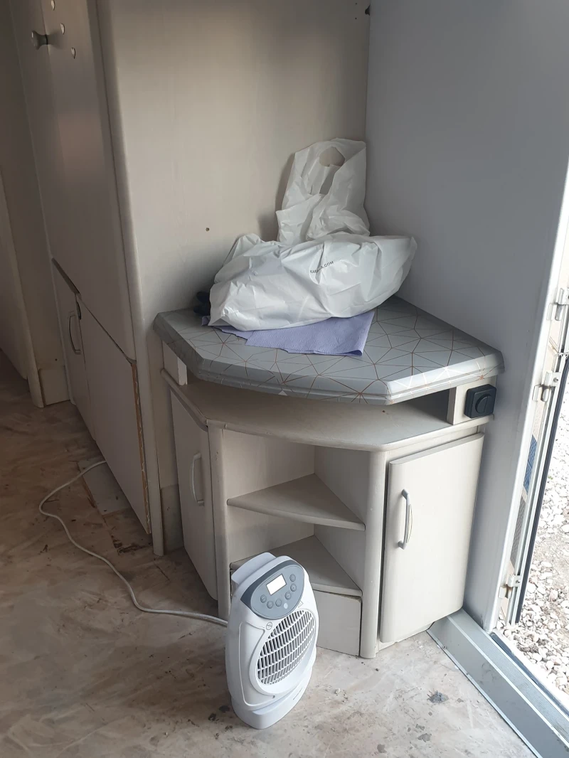 Каравана Hobby 2002, снимка 4 - Каравани и кемпери - 52476066