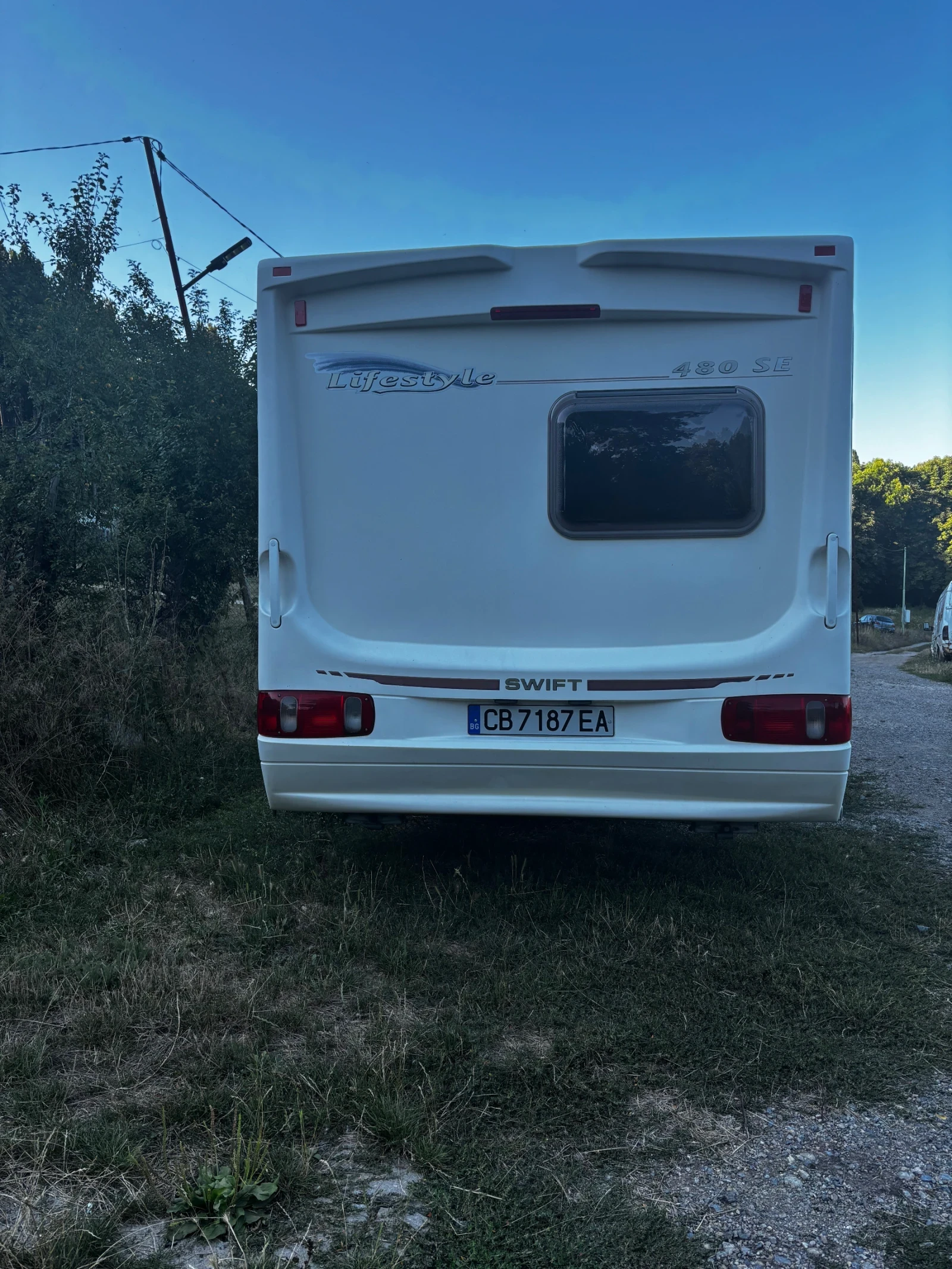 Каравана Swift Lifestyle 480 SE, снимка 3 - Каравани и кемпери - 55661077