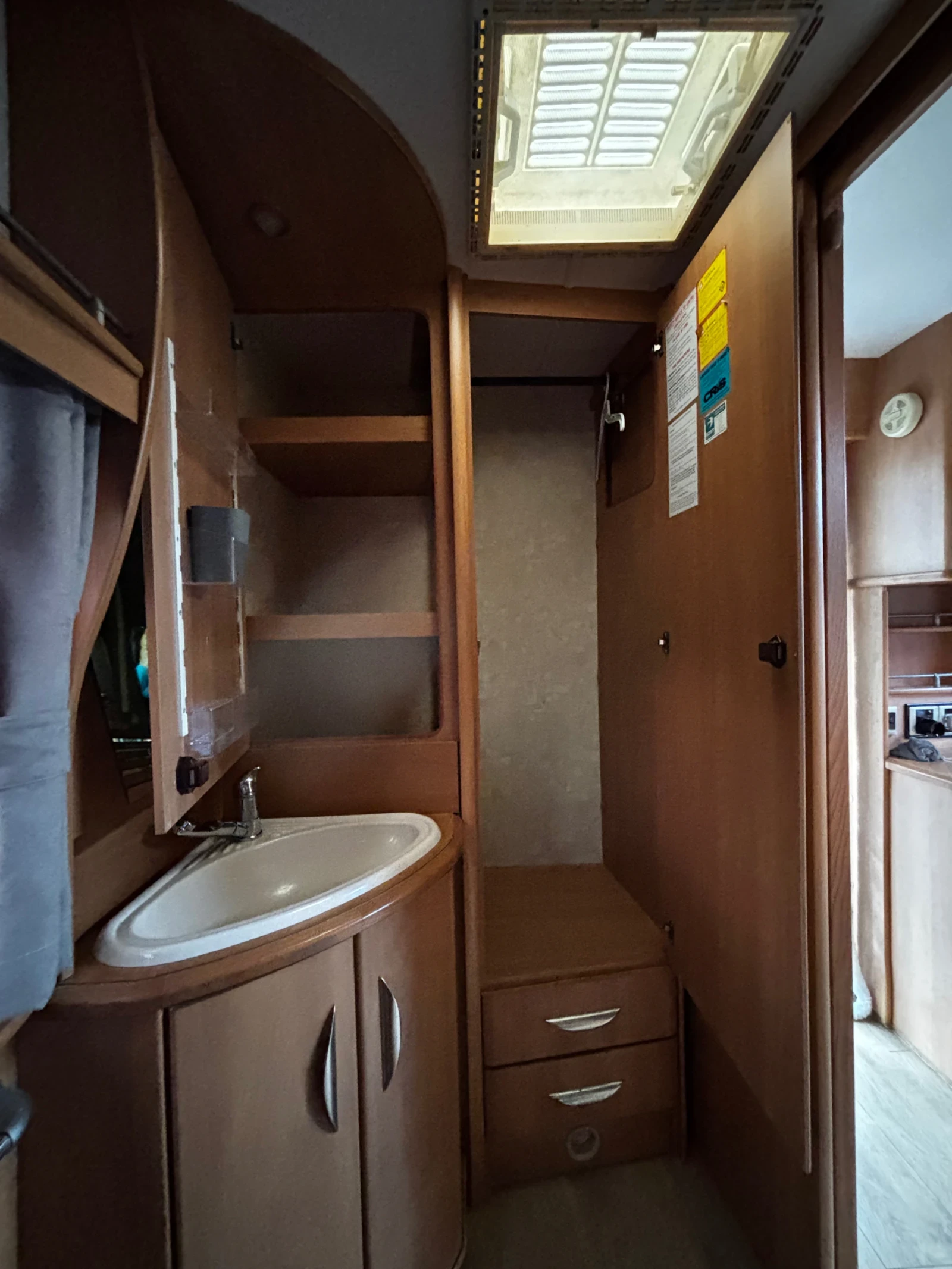 Каравана Swift Lifestyle 480 SE, снимка 13 - Каравани и кемпери - 55661077