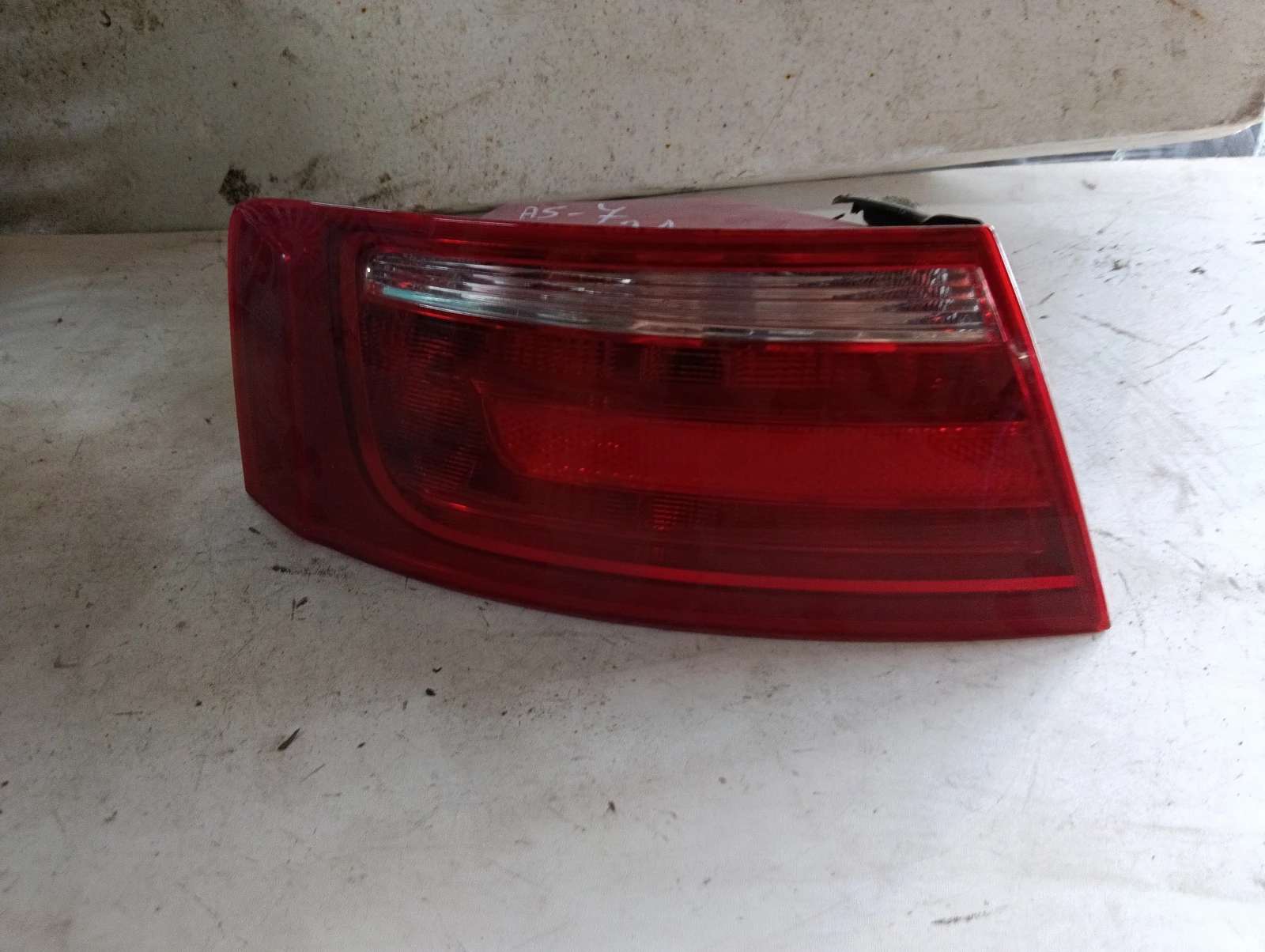 стоп ляв външен  8Т0945095 Audi A5