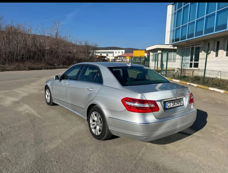 Mercedes-Benz E 220, снимка 3 - Автомобили и джипове - 53024883