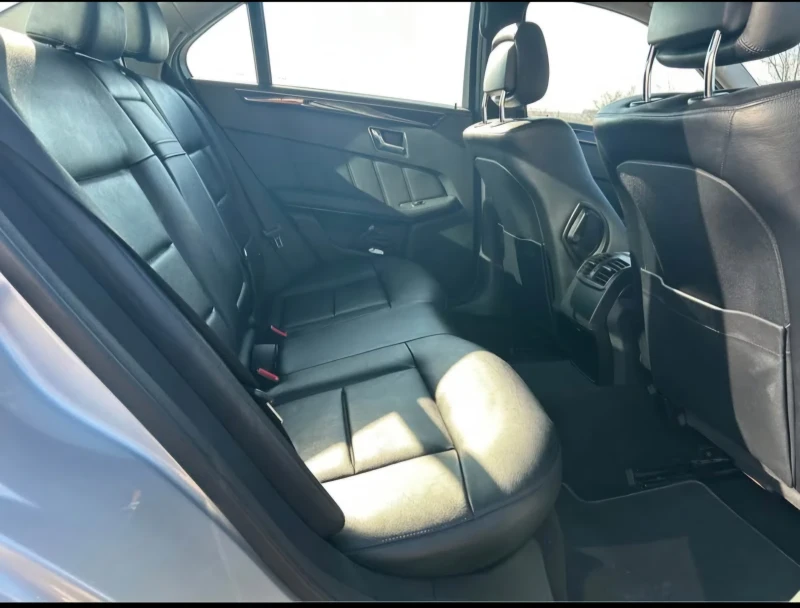 Mercedes-Benz E 220, снимка 6 - Автомобили и джипове - 53024883